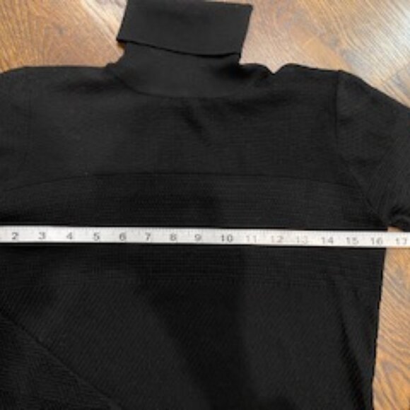 NWOT Salvatore Ferragamo virgin wool turtleneck sz S - Picture 7 of 8